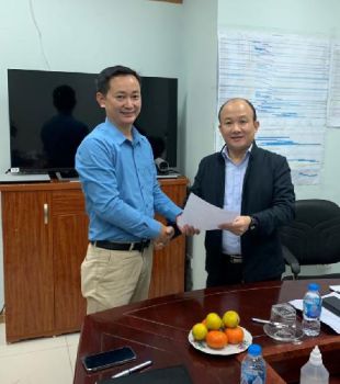 Trao Quyết định tiếp nhận và bổ nhiệm cán bộ